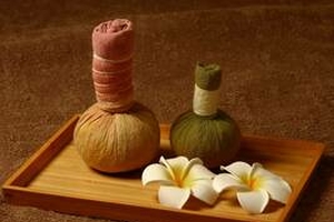 ハーブボール「香りとぬくもりで、わたしを包む。やさしいハーブボールケア」